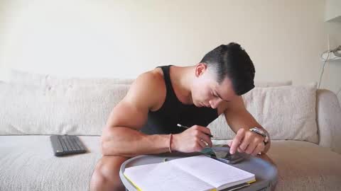 Snapshot of maximohoot chatting on October 9, 5:44 pm Sebastian online show from October 9, 5:44 pm