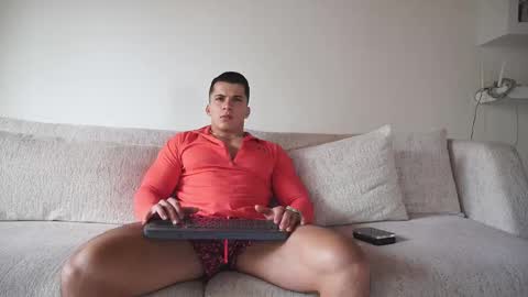 Snapshot of maximohoot chatting on October 11, 9:13 pm Sebastian online show from October 11, 9:13 pm