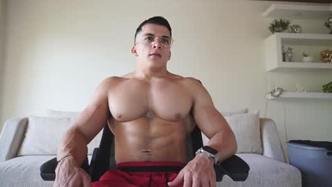 Snapshot of maximohoot chatting on October 16, 7:26 pm Sebastian online show from October 16, 7:26 pm