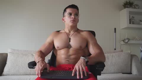 Snapshot of maximohoot chatting on October 23, 9:35 pm Sebastian online show from October 23, 9:35 pm