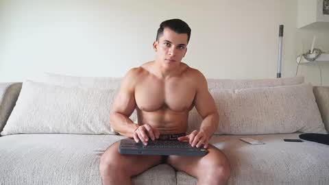 Snapshot of maximohoot chatting on October 28, 8:11 pm Sebastian online show from October 28, 8:11 pm