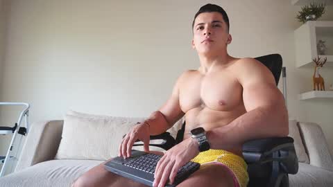 Snapshot of maximohoot chatting on November 12, 9:14 pm Sebastian online show from November 12, 9:14 pm