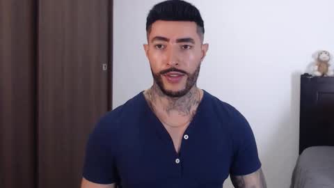 Independent Model online show from December 17, 11:05 pm