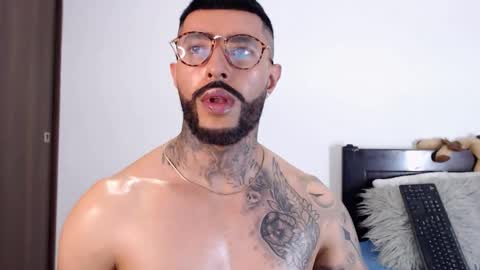 Independent Model online show from February 17, 1:15 am