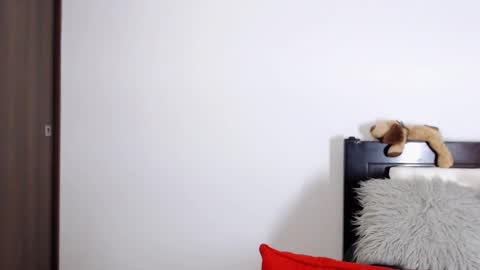 Independent Model online show from February 18, 2:49 am