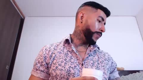 Independent Model online show from February 20, 2:18 am