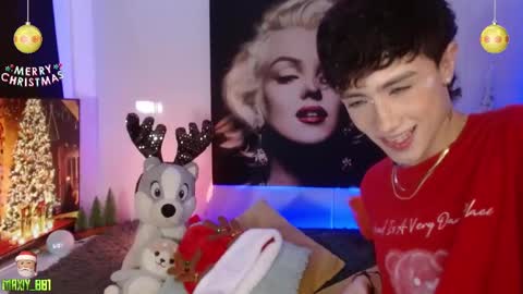 Max online show from December 3, 11:01 am