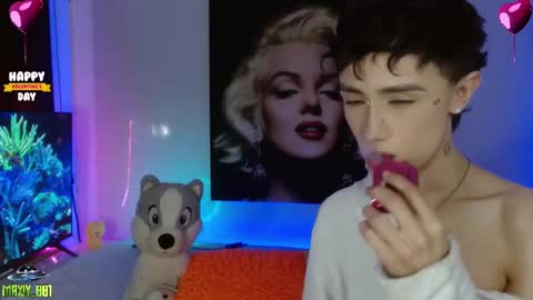 Max online show from February 12, 9:10 am