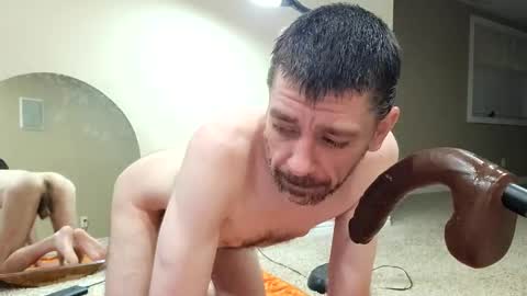 Snapshot of maxjr8008 chatting on December 22, 1:23 am maxjr8008 online show from December 22, 1:23 am