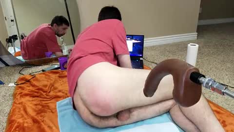 Snapshot of maxjr8008 chatting on December 22, 9:33 am maxjr8008 online show from December 22, 9:33 am