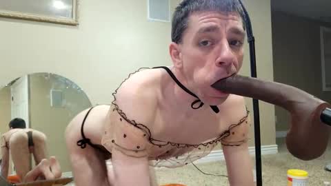 Snapshot of maxjr8008 chatting on December 29, 2:17 am maxjr8008 online show from December 29, 2:17 am