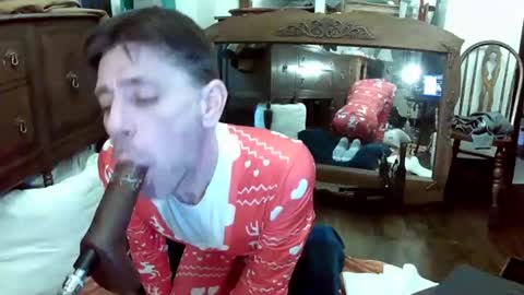 Snapshot of maxjr8008 chatting on December 4, 8:45 am maxjr8008 online show from December 4, 8:45 am