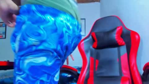 Snapshot of maxowens_oficial chatting on September 13, 7:24 pm MAX online show from September 13, 7:24 pm