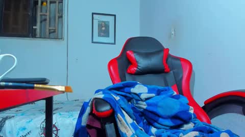 Snapshot of maxowens_oficial chatting on November 16, 11:54 pm MAX online show from November 16, 11:54 pm