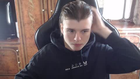 Snapshot of maxplay18 chatting on December 5, 10:23 am Max online show from December 5, 10:23 am