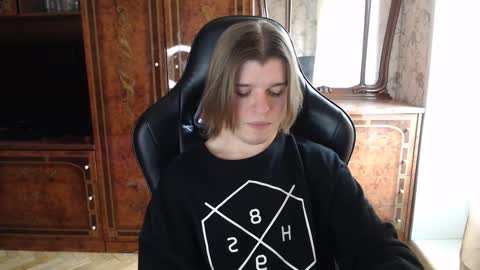 Snapshot of maxplay18 chatting on November 6, 9:10 am Max online show from November 6, 9:10 am