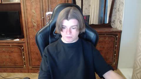 Snapshot of maxplay18 chatting on November 30, 1:15 pm Max online show from November 30, 1:15 pm