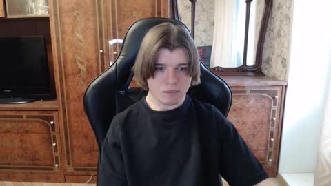 Snapshot of maxplay18 chatting on December 1, 10:53 am Max online show from December 1, 10:53 am