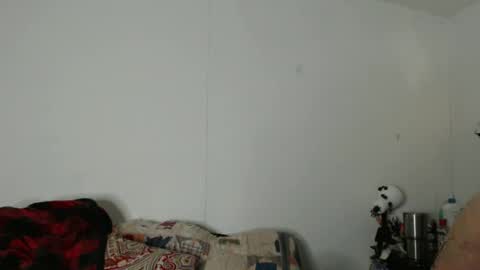 Snapshot of maxwellandpam chatting on October 26, 5:24 am Max and Pam Voyeur Cam online show from October 26, 5:24 am