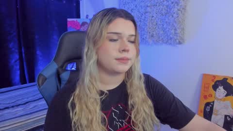 Snapshot of maxxxine_ chatting on December 2, 4:53 am Maxine Minx online show from December 2, 4:53 am