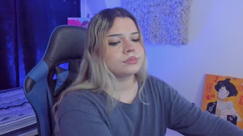 Snapshot of maxxxine_ chatting on December 7, 8:22 am Maxine Minx online show from December 7, 8:22 am