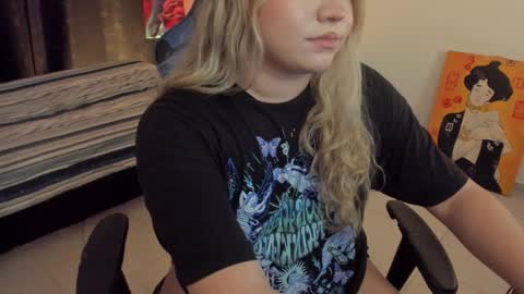 Snapshot of maxxxine_ chatting on December 16, 5:43 pm Maxine Minx online show from December 16, 5:43 pm