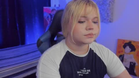 Snapshot of maxxxine_ chatting on January 4, 10:38 am Maxine Minx online show from January 4, 10:38 am