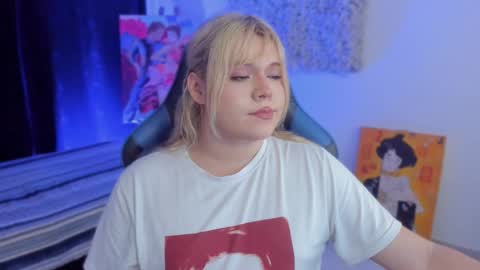 Snapshot of maxxxine_ chatting on January 6, 4:47 am Maxine Minx online show from January 6, 4:47 am