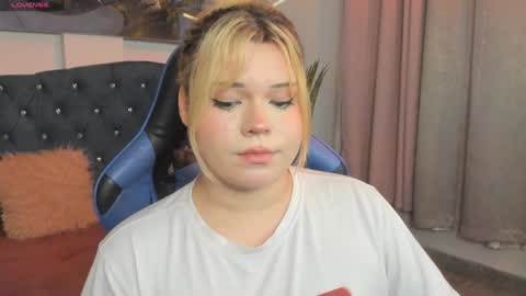 Snapshot of maxxxine_ chatting on February 1, 9:00 am Maxine Minx online show from February 1, 9:00 am