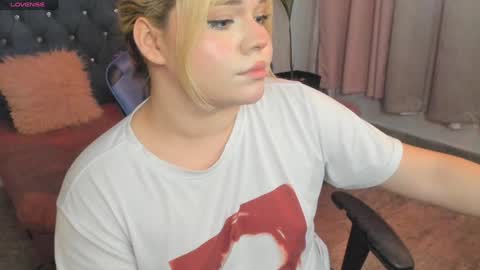 Snapshot of maxxxine_ chatting on February 1, 12:05 pm Maxine Minx online show from February 1, 12:05 pm