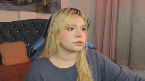 Snapshot of maxxxine_ chatting on February 3, 11:09 am Maxine Minx online show from February 3, 11:09 am