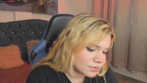 Snapshot of maxxxine_ chatting on February 4, 11:38 am Maxine Minx online show from February 4, 11:38 am