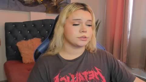 Snapshot of maxxxine_ chatting on February 11, 3:29 pm Maxine Minx online show from February 11, 3:29 pm