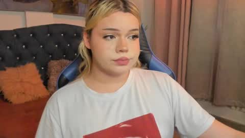 Snapshot of maxxxine_ chatting on February 15, 11:25 pm Maxine Minx online show from February 15, 11:25 pm