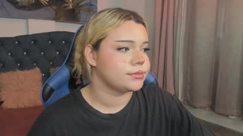 Snapshot of maxxxine_ chatting on February 25, 9:31 am Maxine Minx online show from February 25, 9:31 am