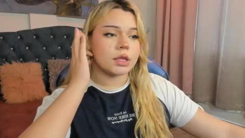 Snapshot of maxxxine_ chatting on February 27, 2:00 pm Maxine Minx online show from February 27, 2:00 pm