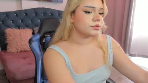 Snapshot of maxxxine_ chatting on March 6, 4:28 pm Maxine Minx online show from March 6, 4:28 pm