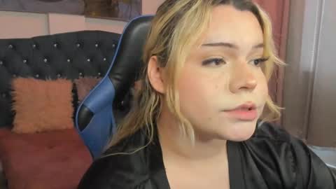 Snapshot of maxxxine_ chatting on March 9, 2:21 pm Maxine Minx online show from March 9, 2:21 pm