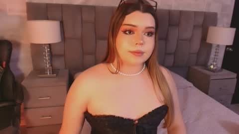 Snapshot of maxxxine_ chatting on November 8, 9:42 am Maxine Minx online show from November 8, 9:42 am