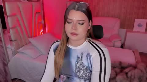 Snapshot of maxxxine_ chatting on November 14, 9:19 am Maxine Minx online show from November 14, 9:19 am