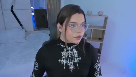 Snapshot of maxxxine_ chatting on November 19, 2:00 am Maxine Minx online show from November 19, 2:00 am