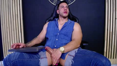 Snapshot of maxxxpowerful chatting on December 2, 3:14 pm maxxxpowerful online show from December 2, 3:14 pm