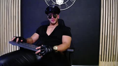 Snapshot of maxxxpowerful chatting on December 3, 6:49 pm maxxxpowerful online show from December 3, 6:49 pm