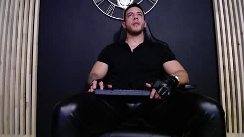 Snapshot of maxxxpowerful chatting on December 11, 2:41 am maxxxpowerful online show from December 11, 2:41 am