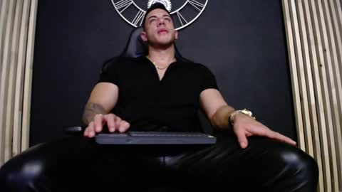 Snapshot of maxxxpowerful chatting on December 18, 2:10 am maxxxpowerful online show from December 18, 2:10 am