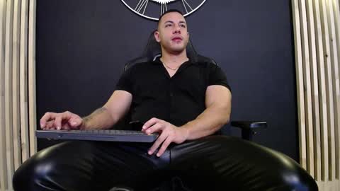 Snapshot of maxxxpowerful chatting on January 27, 3:15 am maxxxpowerful online show from January 27, 3:15 am