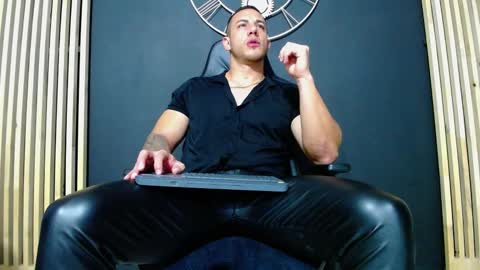 Snapshot of maxxxpowerful chatting on March 3, 2:04 am maxxxpowerful online show from March 3, 2:04 am