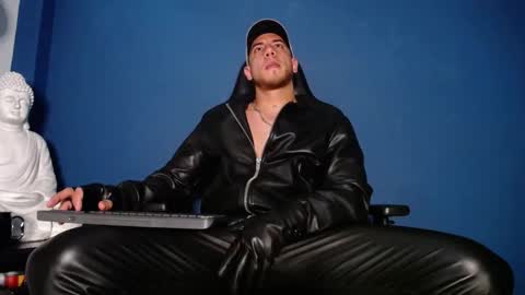 Snapshot of maxxxpowerful chatting on November 5, 4:51 pm maxxxpowerful online show from November 5, 4:51 pm