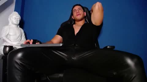 Snapshot of maxxxpowerful chatting on November 26, 4:13 am maxxxpowerful online show from November 26, 4:13 am