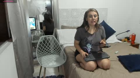 Snapshot of maxzy_star chatting on December 5, 2:09 am Victoria online show from December 5, 2:09 am